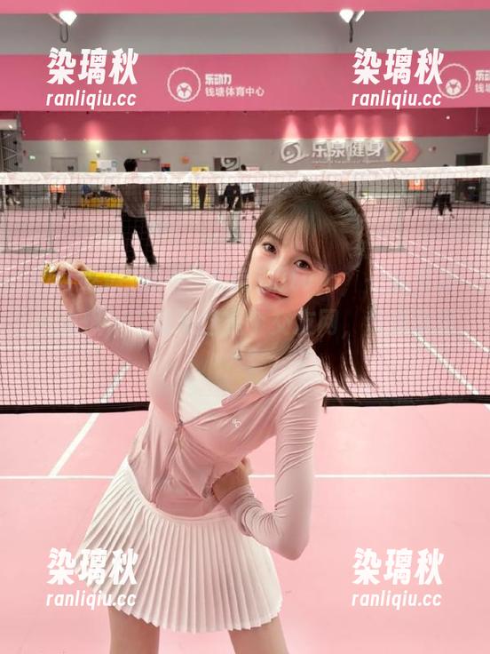 登录“51吃瓜tv”，一边看瓜一边想，“如果这是个交友网，我选谁呢？”