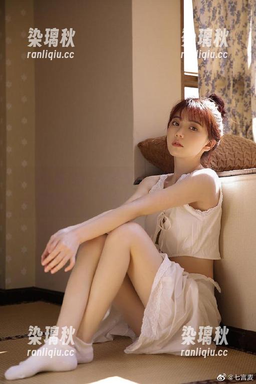 捎上你的零食，打开www.51吃瓜苹果版，感受瓜田里的奇谈怪论！