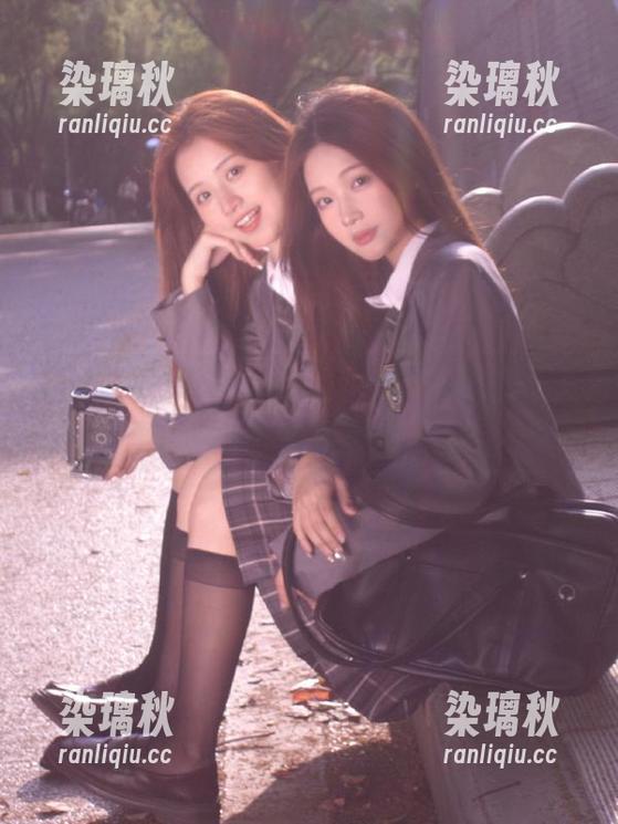 谁在传送门后偷瞄？www.51吃瓜带你出奇闻！
