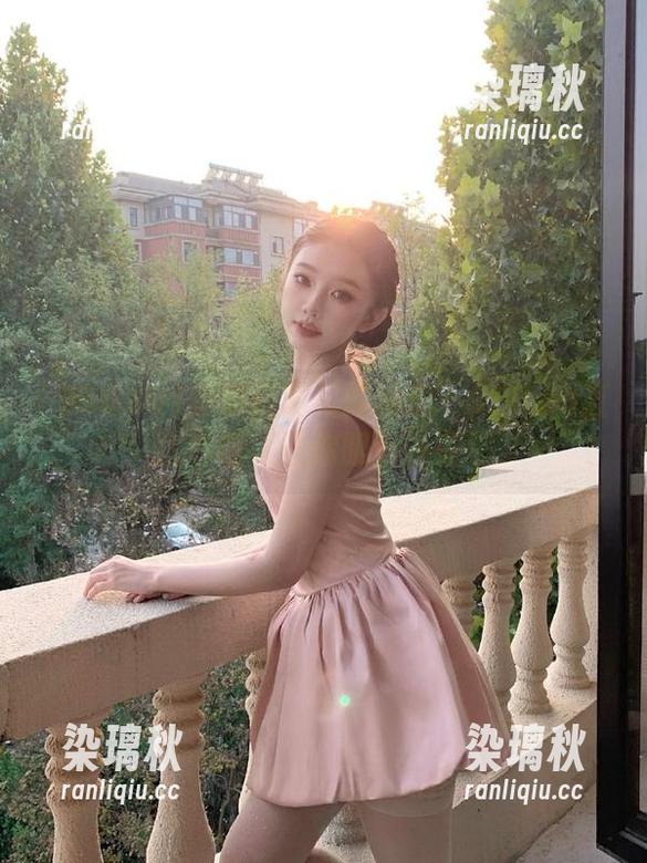 想知道明星的秘密？998.su直达真相，让你眼前一亮！