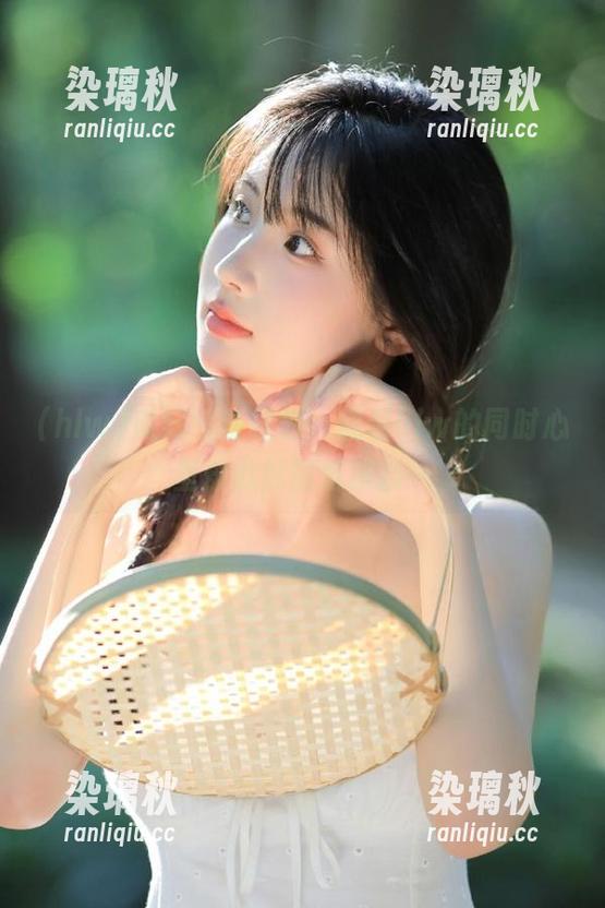 hlw 说好气氛轻松,观看hlw的同时心里却默默锻炼演技…