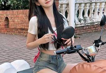 免费吃瓜网官网，哪个瓜最值得吃？跟着热点走准没错！