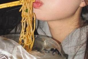 吃瓜51视频教你如何在自拍中藏住秘密，不经意的暧昧？