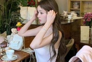 吾爱吃瓜app：黑料第1页，这一锅瓜真是风味独特呀！