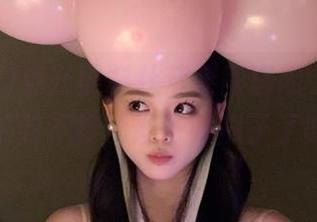 点开黑料社苹果版官网，保证让你乐到不行，准备好瓜子了吗？
