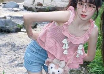 黑料社首页：我在线吃瓜，瓜子都吃腻了，只好装作没事。